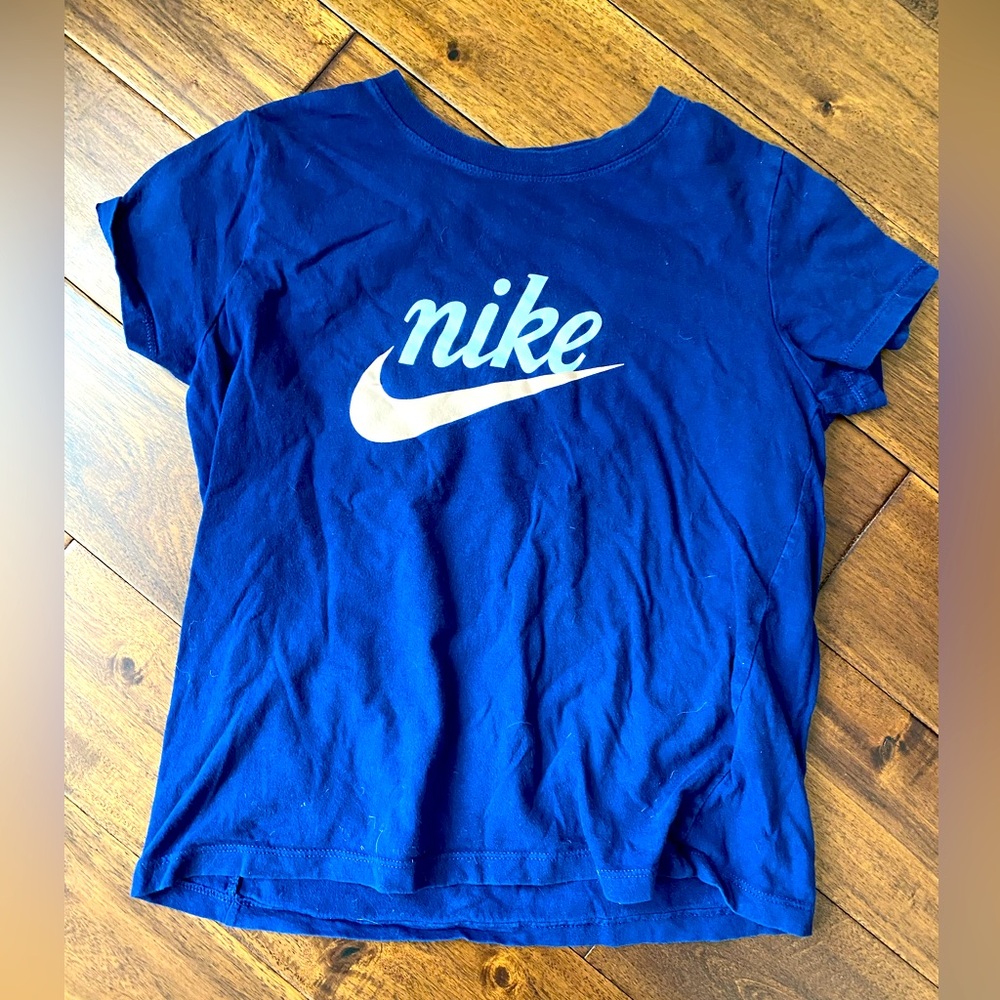 Girls Nike tee shirt